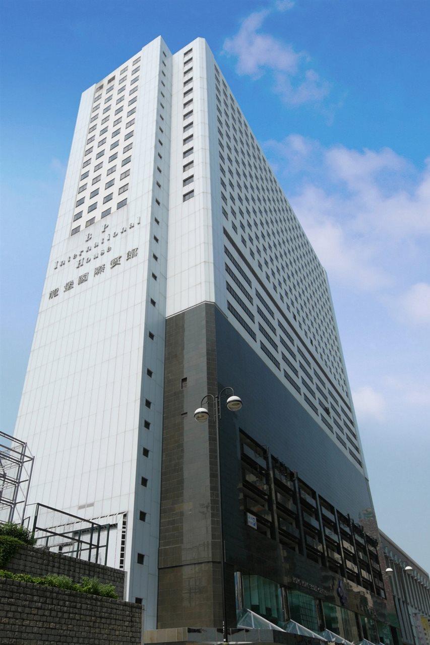 B P International Hotel 4*