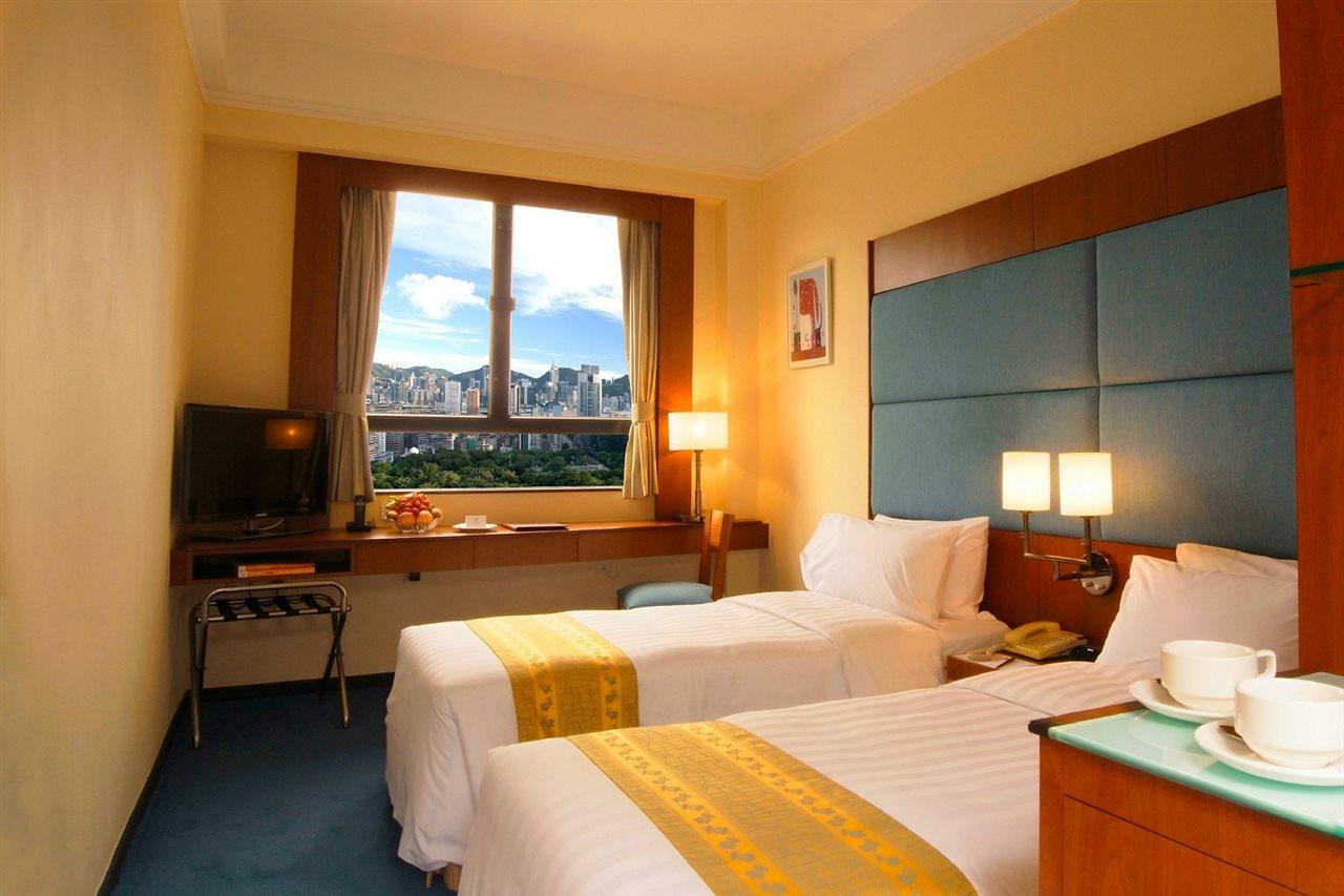 B P International Hotel 4*