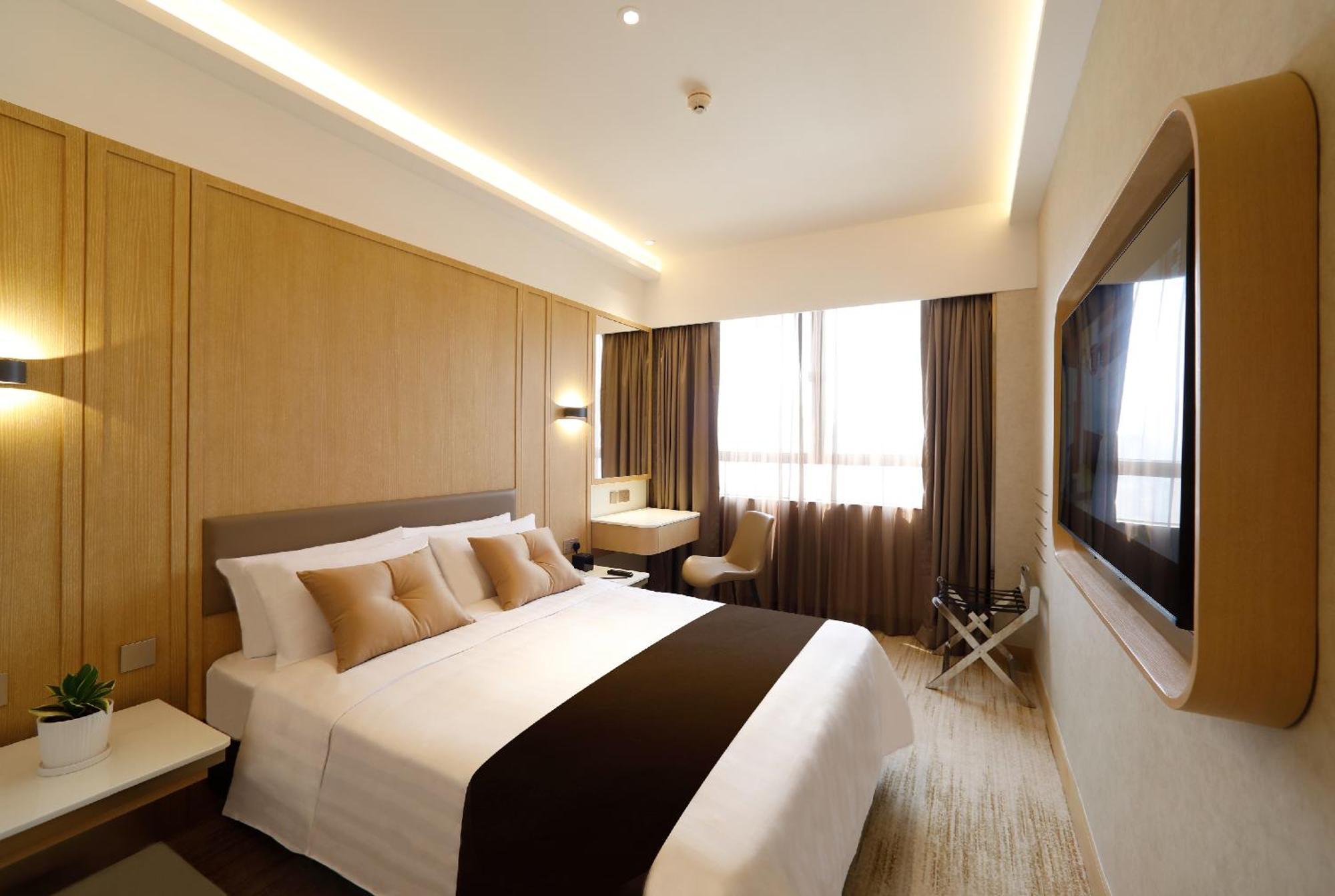 B P International Hotel 4*