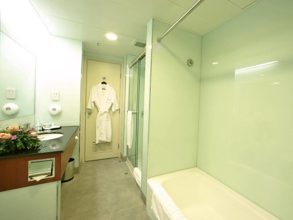 Hotel B P International 4*