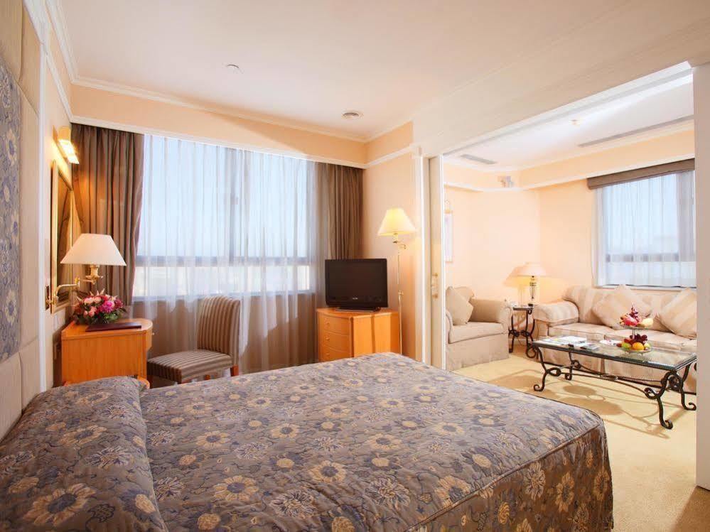B P International Hotel 4*